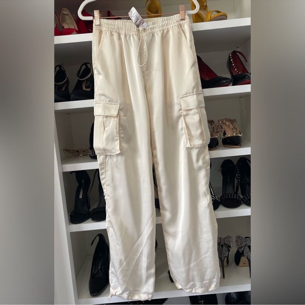 NWT Satin cargo trousers - Cream Size Small